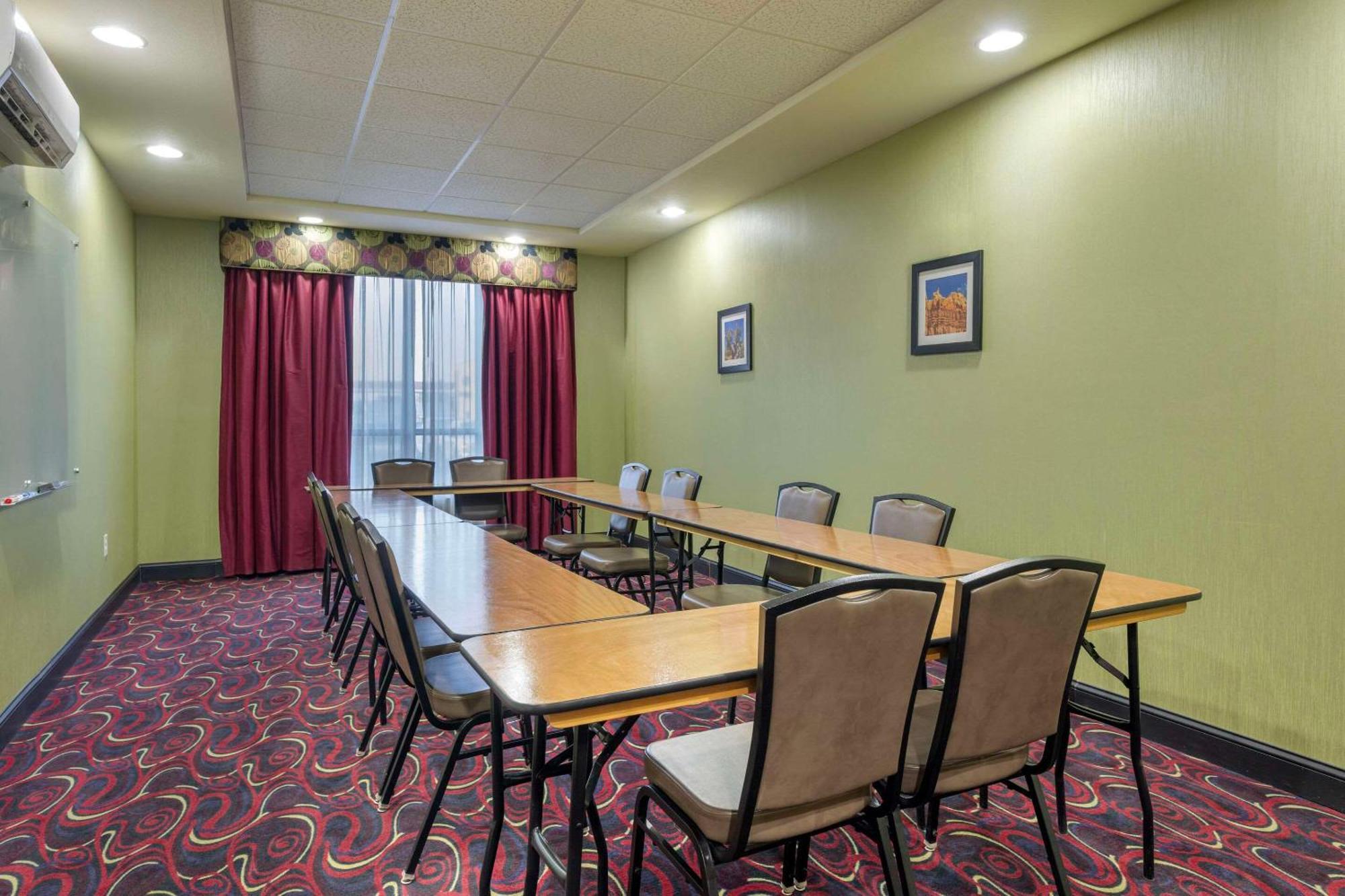 Comfort Inn & Suites Артижа Екстериор снимка
