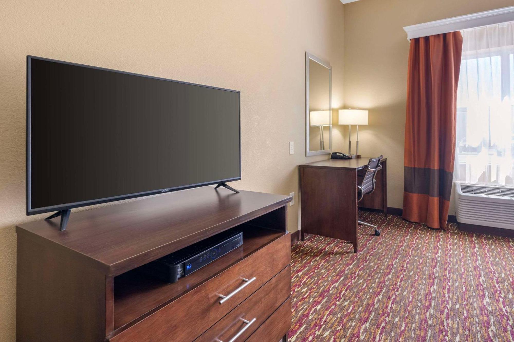Comfort Inn & Suites Артижа Екстериор снимка